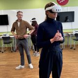 Lehrpersonen am Berufsbildungszentrum Herisau testen die voll-immersive Version des viertelten Kommunikationstrainings